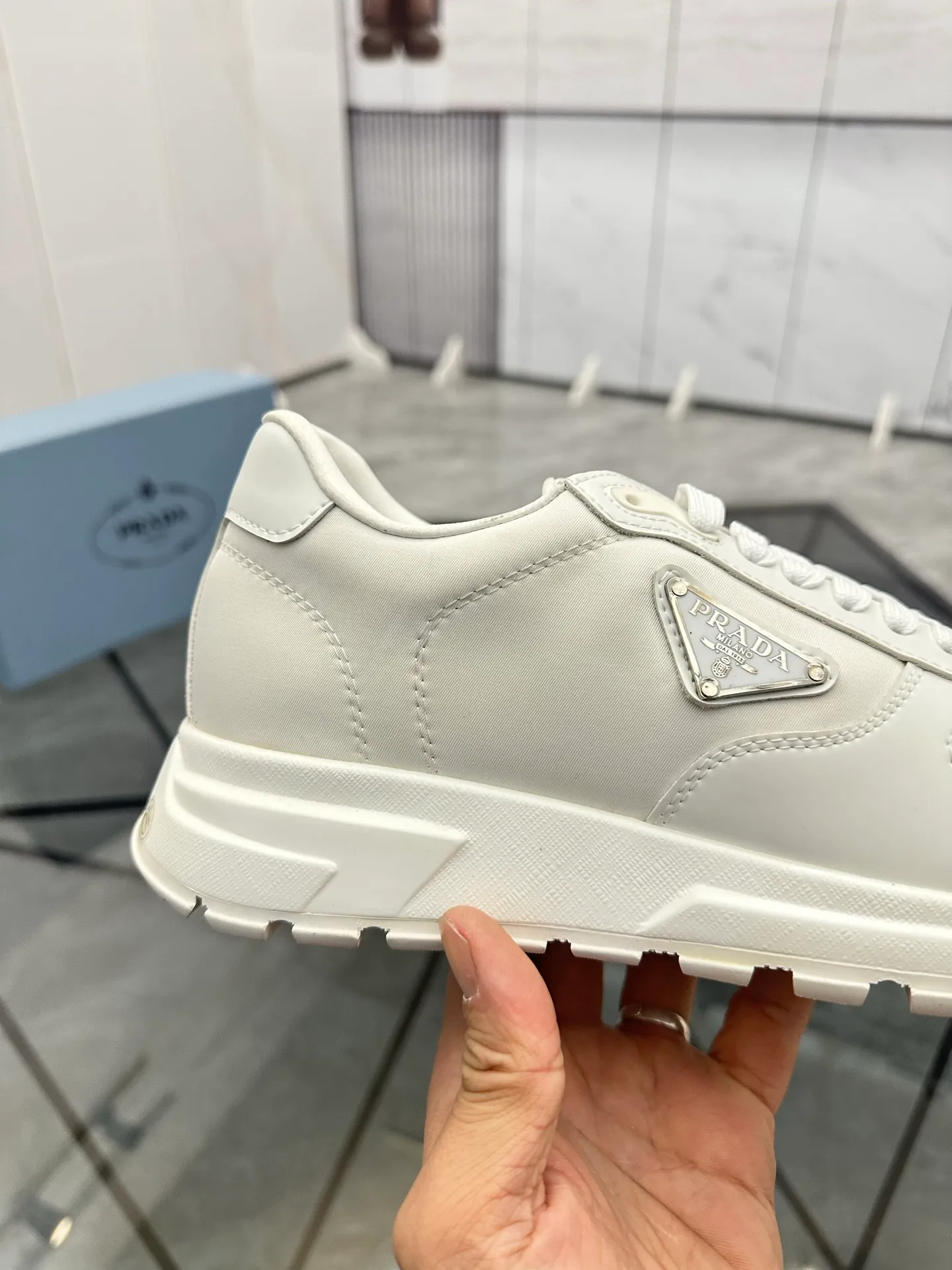 Men's shoes: 💰P440¥ Product trademark: Prada *"Prada*" low-top casual shoes Regular size: 38-44 (can be customized to 45.46) Product materials: imported cowhide upper, sheepskin lining, original outsole. Number: 835